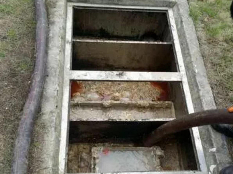 托喀依乡隔油池清理