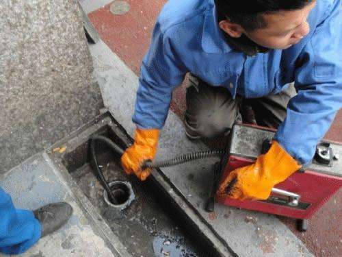 托喀依乡疏通下水道